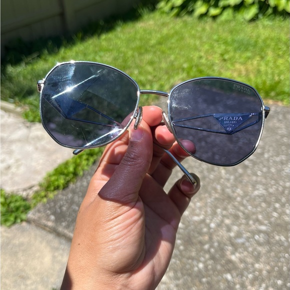 TRANSITION PRADA SHADES - Picture 3 of 8